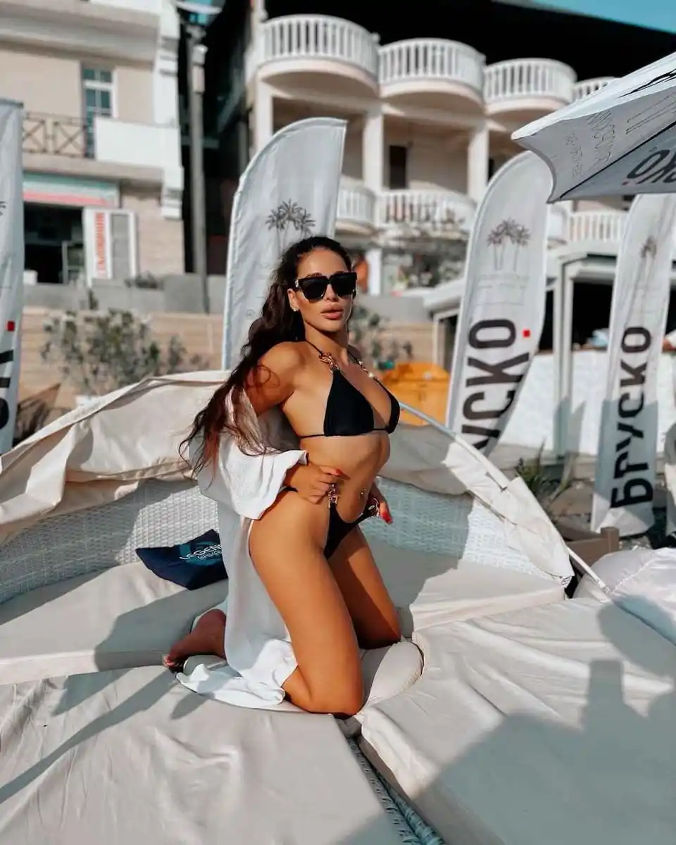 Adel Escort in Berlin