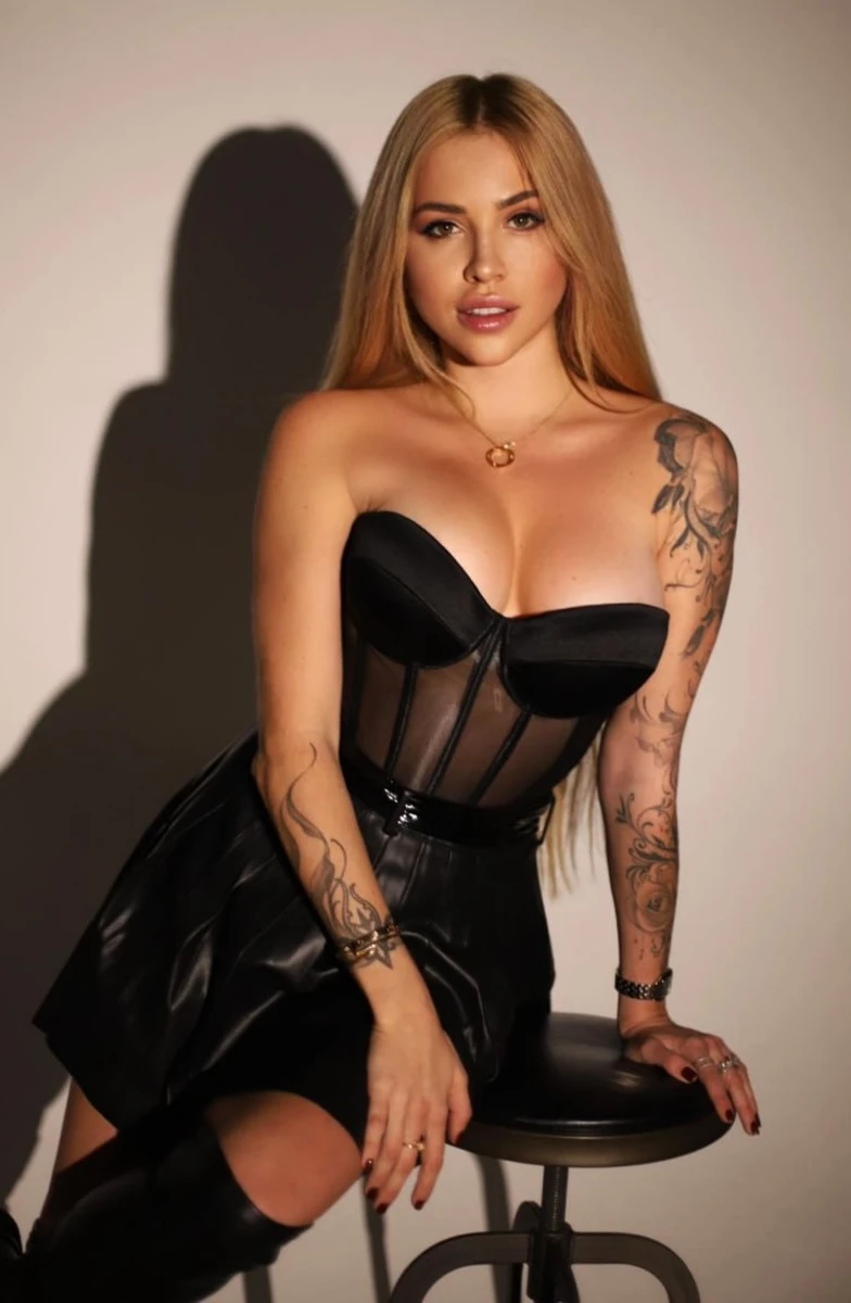Elly escort in Munich