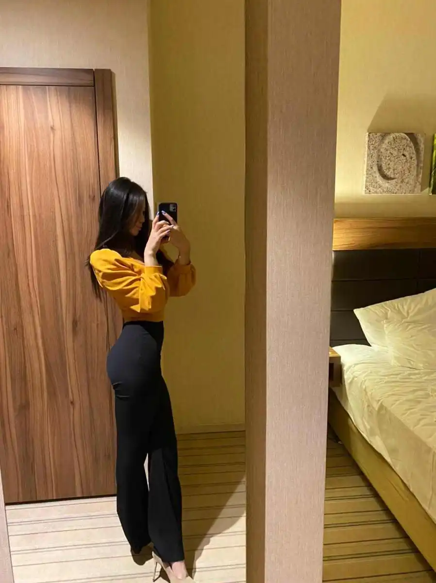 Madina escort in Munich